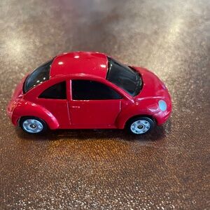 Maisto 1:64 Scale Diecast 1998 Volkswagen Beetle RED